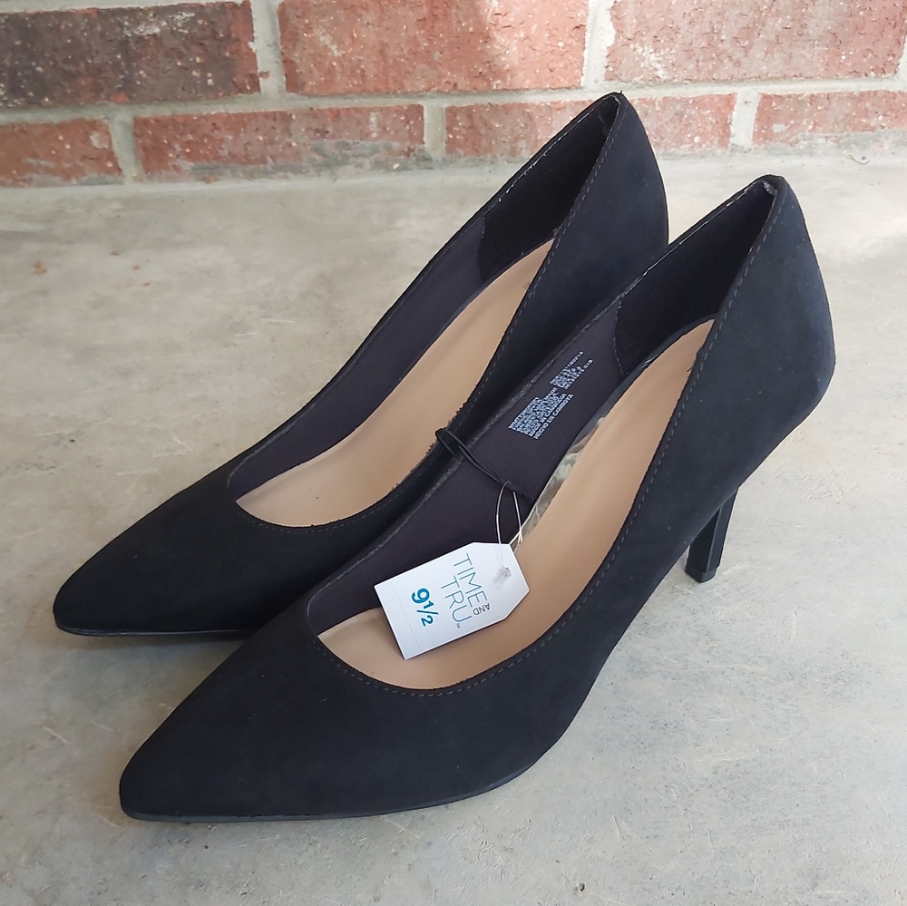 Time and Tru Suede Black Point Toe Heels
